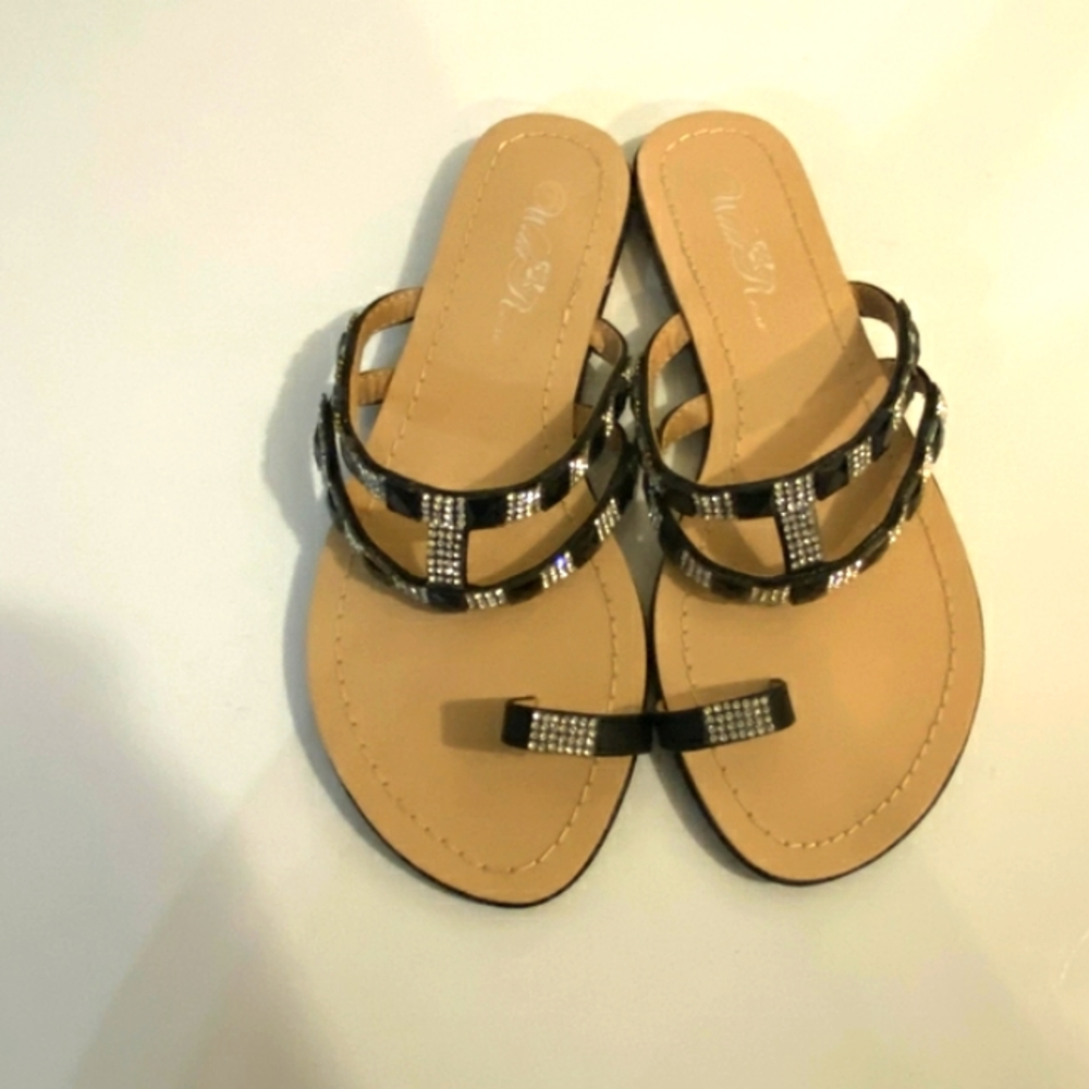 Wild Rose Black Burgess01 Size 5.5